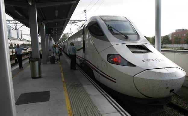 Dos trenes Asturias-Madrid, con retrasos por averías de catenaria