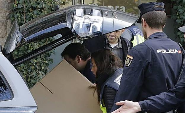 29 detenidos en Cataluña por el desvío de dos millones en ayudas para financiar el 'procés'
