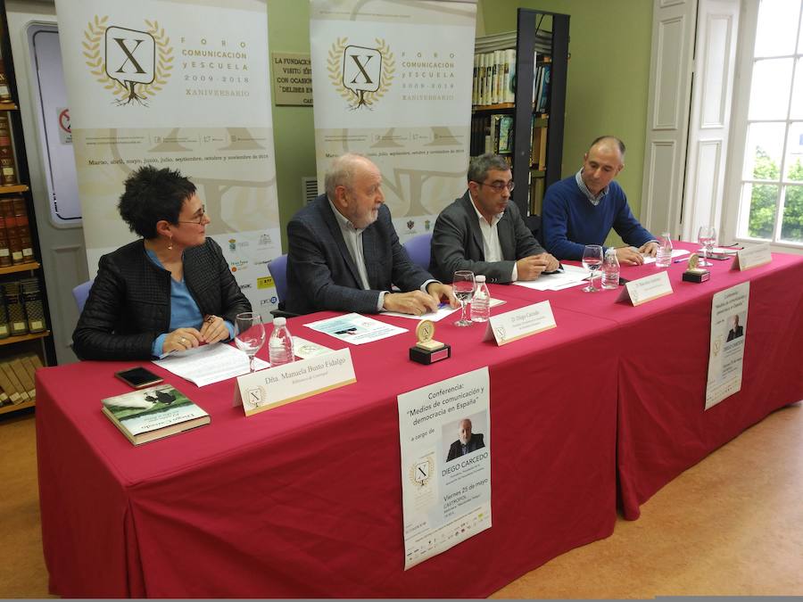 El periodista Diego Carcedo repasó la evolución de los medios de comunicación en España y señaló que «sin un periodismo libre, no hay democracia».