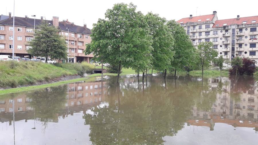 El Valle de Fontaciera, inundado por el desbordamiento del río Pinzales