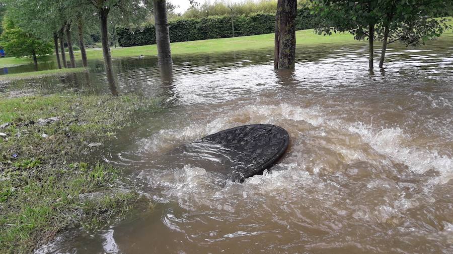 El Valle de Fontaciera, inundado por el desbordamiento del río Pinzales