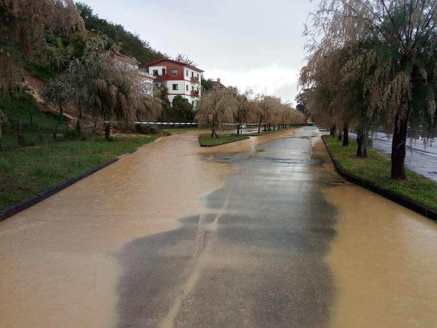 El Valle de Fontaciera, inundado por el desbordamiento del río Pinzales