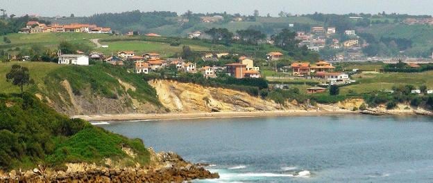 Panorámica de la costa de Antromero donde se planificaron los proyectos de recuperación ambiental del entorno de la playa. 