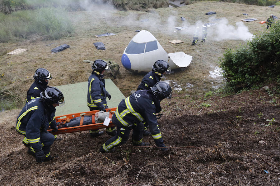 250 efectivos de diversos organismos y administraciones pusieron a prueba su capacidad de respuesta ante grandes emergencias como un accidente de avión o una oleada de incendios