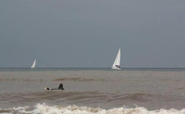 «Tuve problemas de irritación en los ojos tras salir del mar»