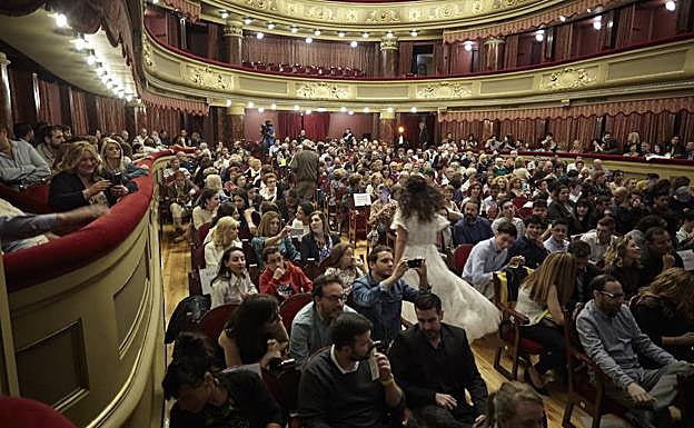 Público asistente a la gala celebrada esta tarde en el teatro Palacio Valdés. 