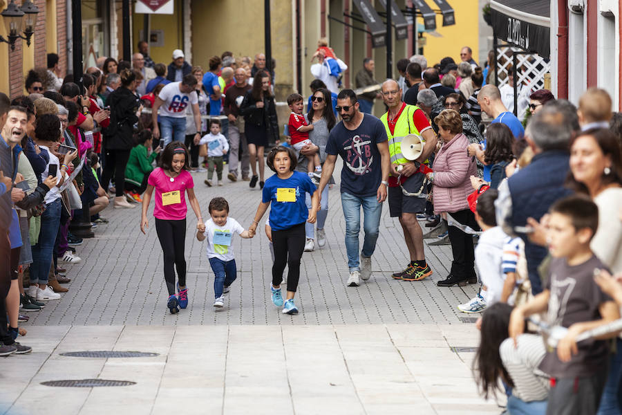 Los pequeños recorrieron la localidad acompañados de personas con discapacidad, que fueron un ejemplo de superación.