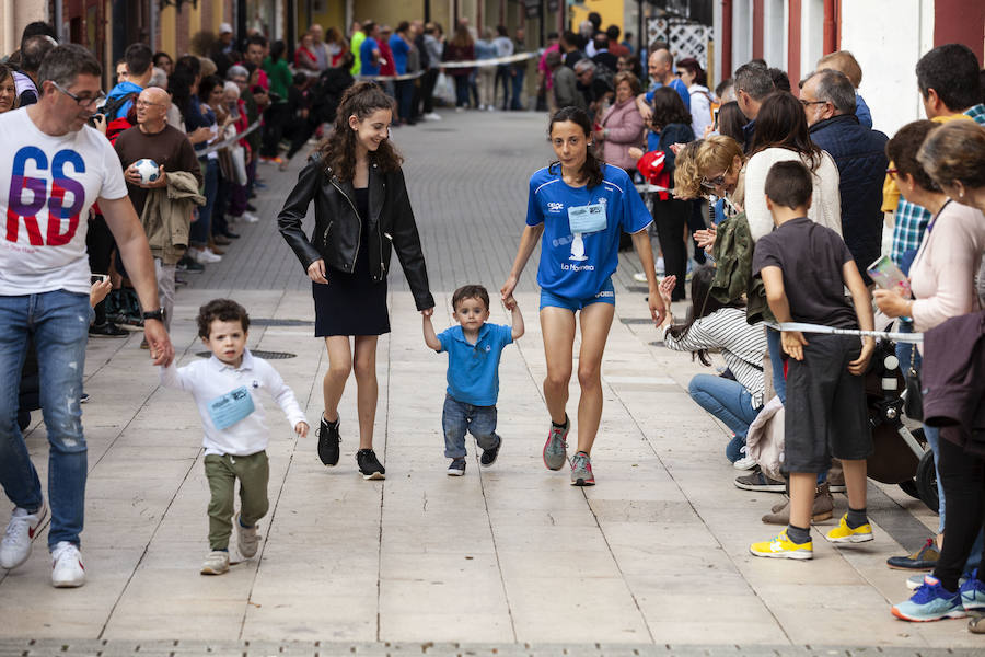 Los pequeños recorrieron la localidad acompañados de personas con discapacidad, que fueron un ejemplo de superación.