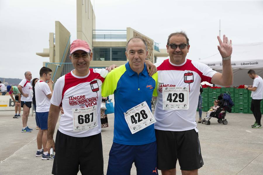 850 personas se sumaron a esta inciativa solidaria organizada por el Centro Comunitario de Sangre y Tejidos de Asturias, con el patrocinio de la Fundación EdP y la colaboración del Ayuntamiento de Gijón, la Dirección General de Deportes y EL COMERCIO