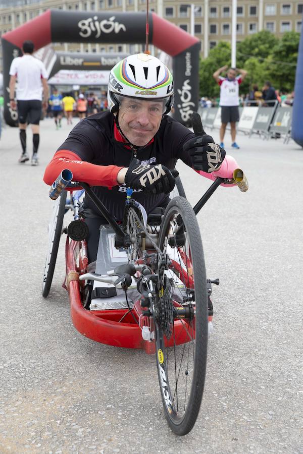 850 personas se sumaron a esta inciativa solidaria organizada por el Centro Comunitario de Sangre y Tejidos de Asturias, con el patrocinio de la Fundación EdP y la colaboración del Ayuntamiento de Gijón, la Dirección General de Deportes y EL COMERCIO