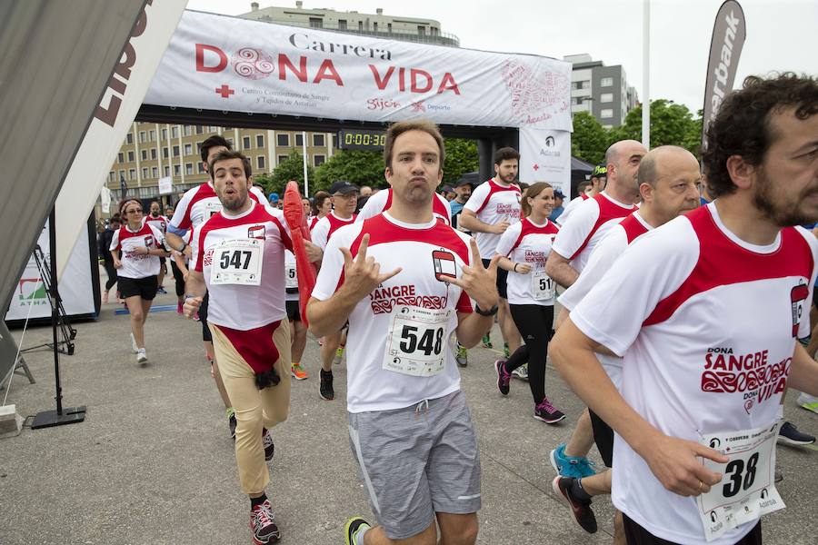 850 personas se sumaron a esta inciativa solidaria organizada por el Centro Comunitario de Sangre y Tejidos de Asturias, con el patrocinio de la Fundación EdP y la colaboración del Ayuntamiento de Gijón, la Dirección General de Deportes y EL COMERCIO