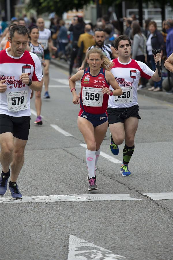 850 personas se sumaron a esta inciativa solidaria organizada por el Centro Comunitario de Sangre y Tejidos de Asturias, con el patrocinio de la Fundación EdP y la colaboración del Ayuntamiento de Gijón, la Dirección General de Deportes y EL COMERCIO