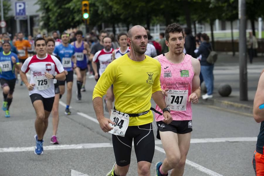 850 personas se sumaron a esta inciativa solidaria organizada por el Centro Comunitario de Sangre y Tejidos de Asturias, con el patrocinio de la Fundación EdP y la colaboración del Ayuntamiento de Gijón, la Dirección General de Deportes y EL COMERCIO