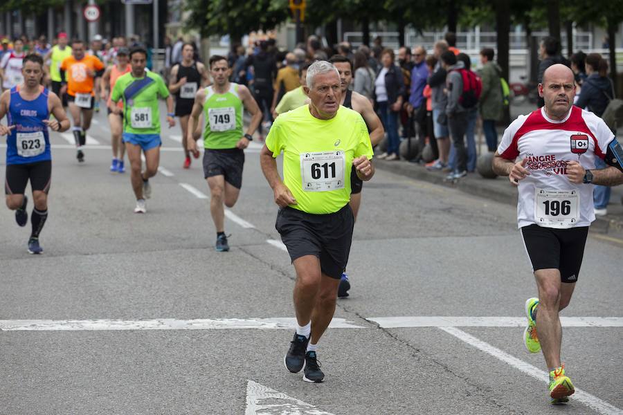 850 personas se sumaron a esta inciativa solidaria organizada por el Centro Comunitario de Sangre y Tejidos de Asturias, con el patrocinio de la Fundación EdP y la colaboración del Ayuntamiento de Gijón, la Dirección General de Deportes y EL COMERCIO