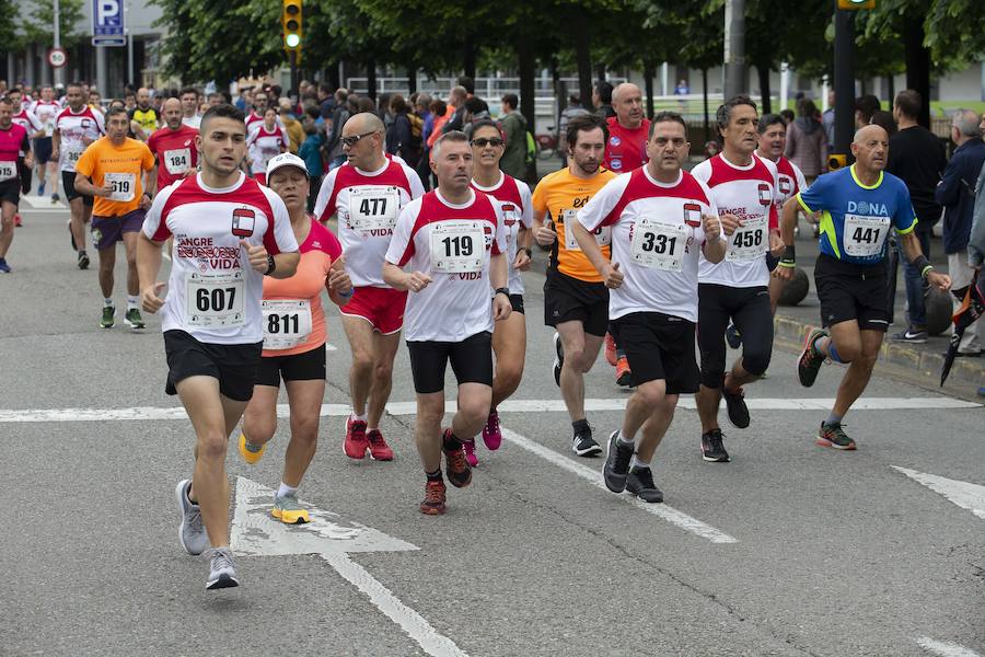 850 personas se sumaron a esta inciativa solidaria organizada por el Centro Comunitario de Sangre y Tejidos de Asturias, con el patrocinio de la Fundación EdP y la colaboración del Ayuntamiento de Gijón, la Dirección General de Deportes y EL COMERCIO