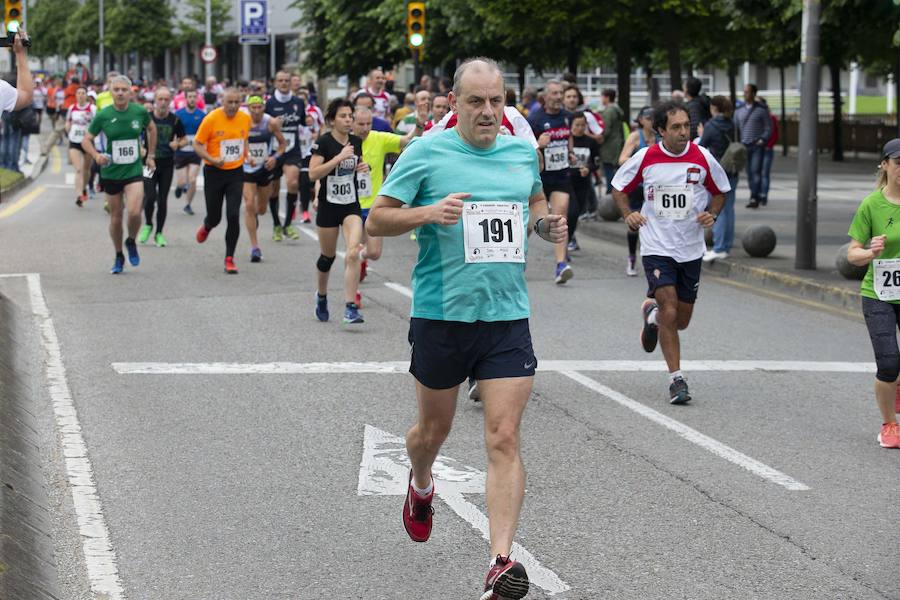 850 personas se sumaron a esta inciativa solidaria organizada por el Centro Comunitario de Sangre y Tejidos de Asturias, con el patrocinio de la Fundación EdP y la colaboración del Ayuntamiento de Gijón, la Dirección General de Deportes y EL COMERCIO
