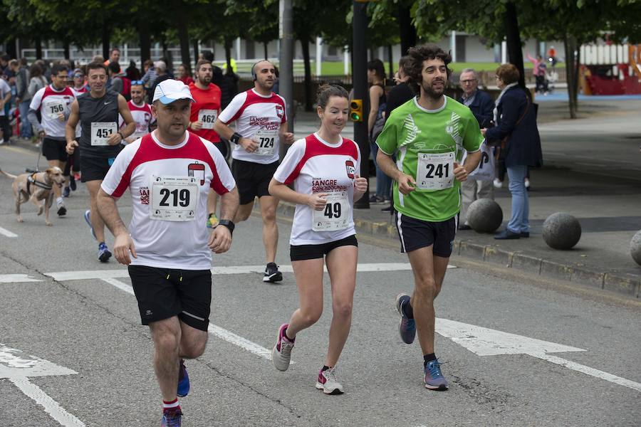 850 personas se sumaron a esta inciativa solidaria organizada por el Centro Comunitario de Sangre y Tejidos de Asturias, con el patrocinio de la Fundación EdP y la colaboración del Ayuntamiento de Gijón, la Dirección General de Deportes y EL COMERCIO