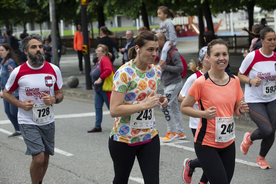 850 personas se sumaron a esta inciativa solidaria organizada por el Centro Comunitario de Sangre y Tejidos de Asturias, con el patrocinio de la Fundación EdP y la colaboración del Ayuntamiento de Gijón, la Dirección General de Deportes y EL COMERCIO