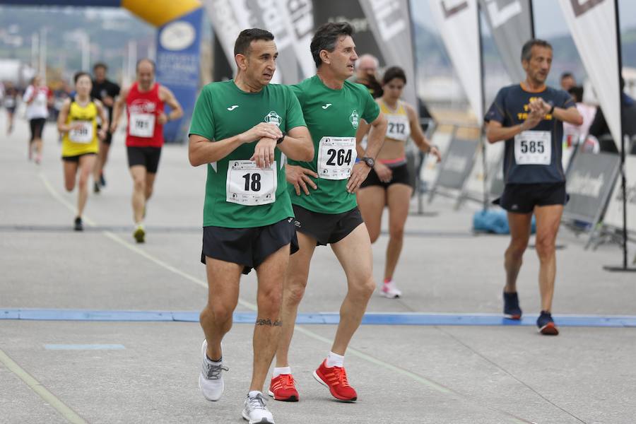 850 personas se sumaron a esta inciativa solidaria organizada por el Centro Comunitario de Sangre y Tejidos de Asturias, con el patrocinio de la Fundación EdP y la colaboración del Ayuntamiento de Gijón, la Dirección General de Deportes y EL COMERCIO