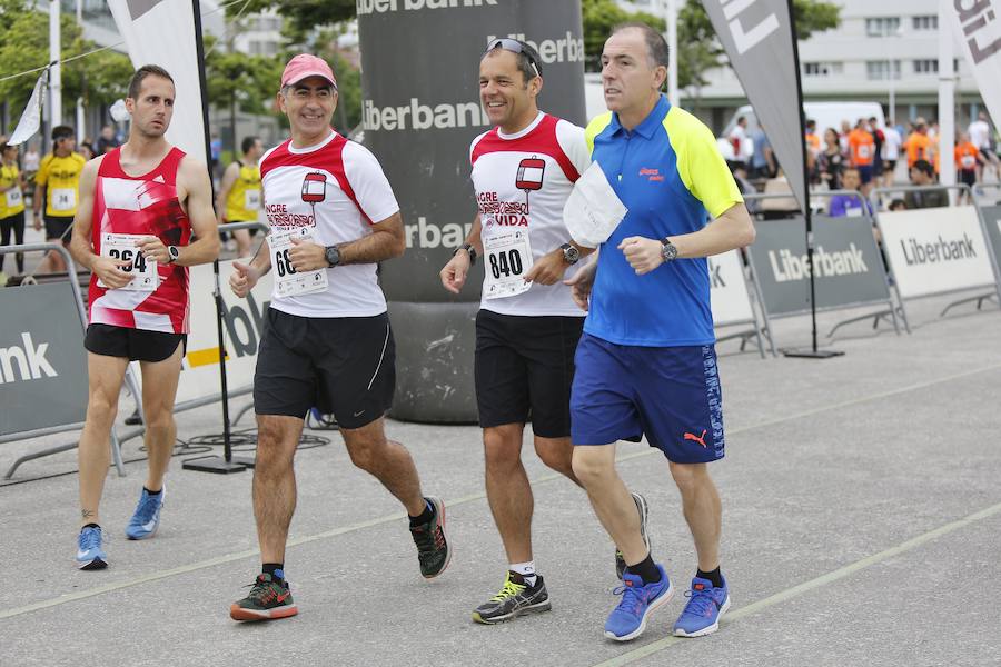 850 personas se sumaron a esta inciativa solidaria organizada por el Centro Comunitario de Sangre y Tejidos de Asturias, con el patrocinio de la Fundación EdP y la colaboración del Ayuntamiento de Gijón, la Dirección General de Deportes y EL COMERCIO