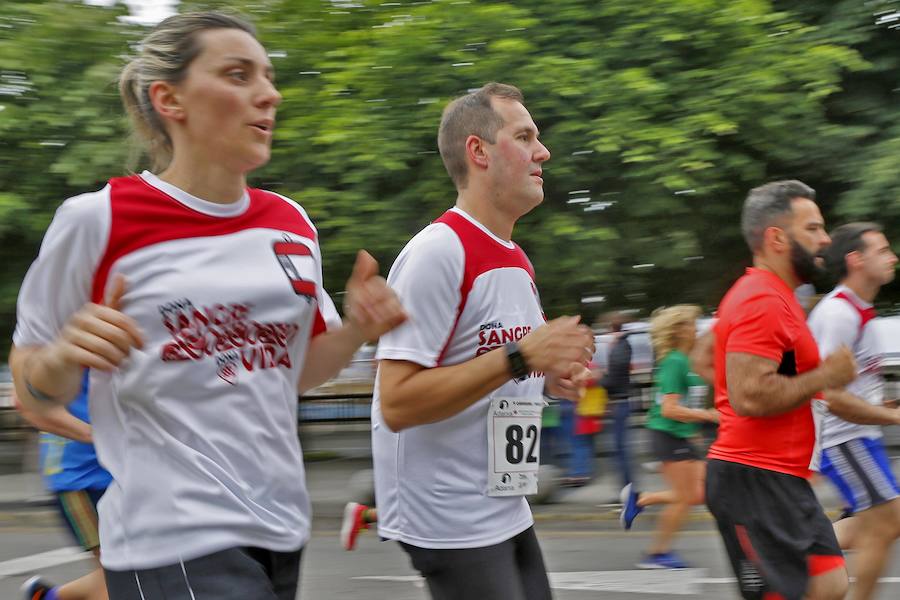 850 personas se sumaron a esta inciativa solidaria organizada por el Centro Comunitario de Sangre y Tejidos de Asturias, con el patrocinio de la Fundación EdP y la colaboración del Ayuntamiento de Gijón, la Dirección General de Deportes y EL COMERCIO