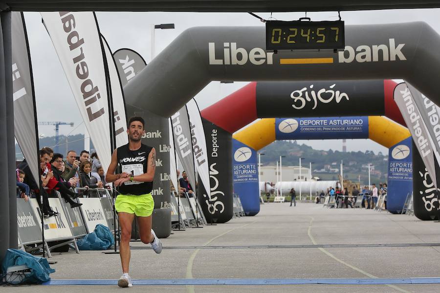 850 personas se sumaron a esta inciativa solidaria organizada por el Centro Comunitario de Sangre y Tejidos de Asturias, con el patrocinio de la Fundación EdP y la colaboración del Ayuntamiento de Gijón, la Dirección General de Deportes y EL COMERCIO