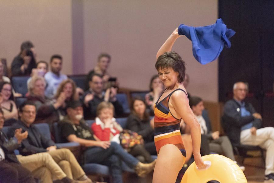 Lucieron en ropa de baño ante un público que llenó en Auditorio y que aplaudió el desparpajo de las improvisadas modelos