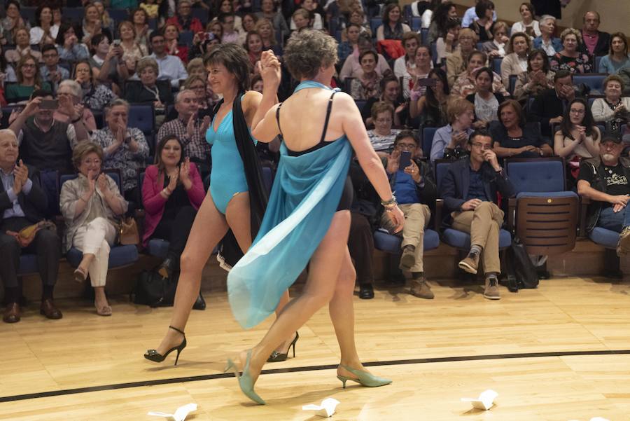 Lucieron en ropa de baño ante un público que llenó en Auditorio y que aplaudió el desparpajo de las improvisadas modelos