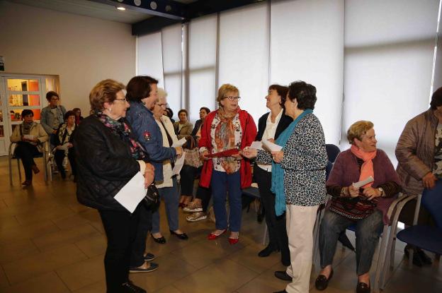 Jornada inaugural de la semana de los mayores de Ribadesella, en la tarde de ayer. 