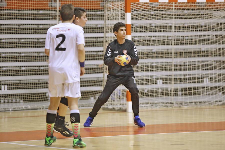 La competición arrancó en el Palacio de Deportes con la derrota de los «sietes» asturianos