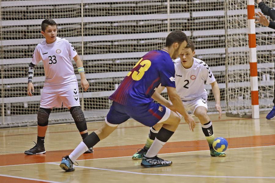 La competición arrancó en el Palacio de Deportes con la derrota de los «sietes» asturianos