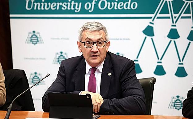 Santiago García Granda, rector de la Universidad de Oviedo. 