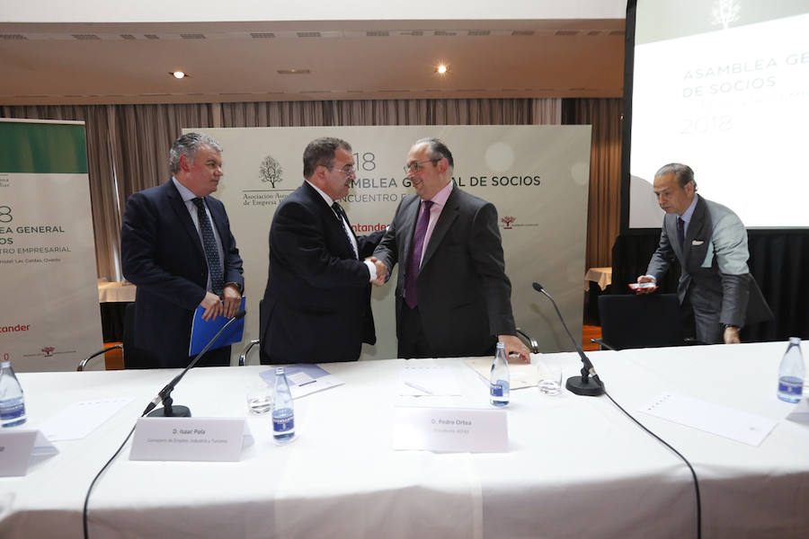 El acto, al que acudió el presidente de la Federación Asturiana de Empresarios (FADE) Belarmino Feito, se celebró en Las Caldas. 