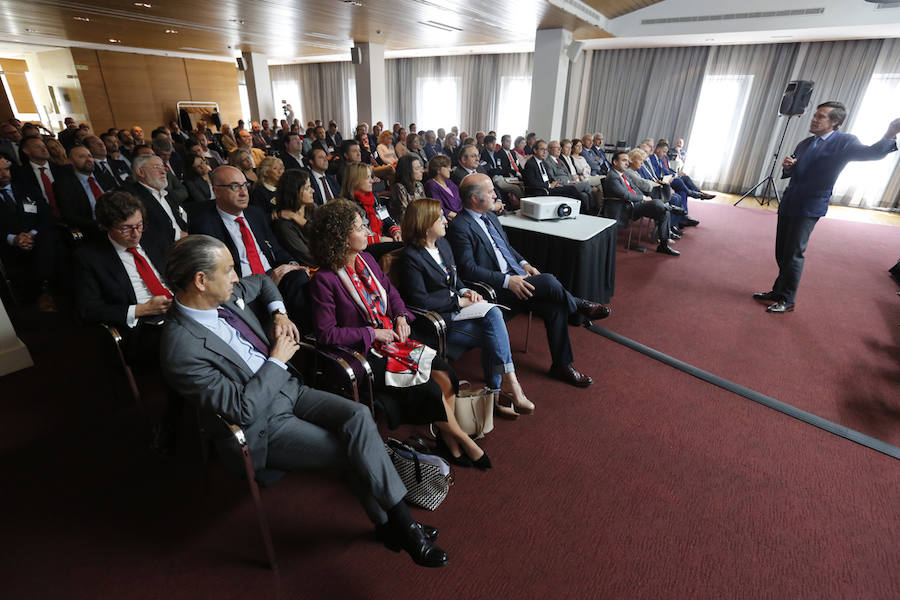 El acto, al que acudió el presidente de la Federación Asturiana de Empresarios (FADE) Belarmino Feito, se celebró en Las Caldas. 