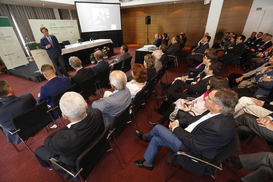 El acto, al que acudió el presidente de la Federación Asturiana de Empresarios (FADE) Belarmino Feito, se celebró en Las Caldas. 