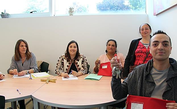 Gozón adjudica dos viviendas sociales y erradica el chabolismo en Santana