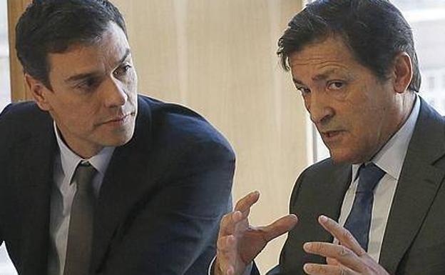 Pedro Sánchez llama a Javier Fernández para una próxima reunión