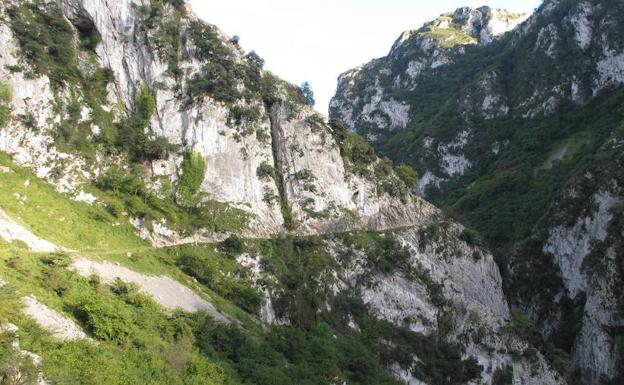 Cerrado el acceso al desfiladero de Las Xanas por riesgo de desprendimientos