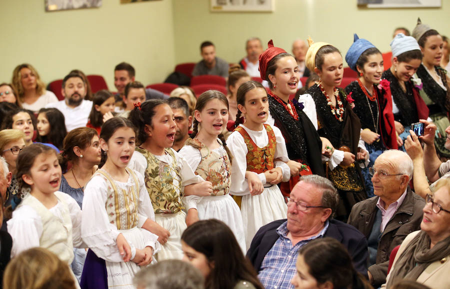 El presidente del Club Balonmano Base Oviedo recibe el galardón Amor al Deporte