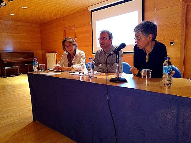 Esperanza Calderero Rodríguez, José Manuel Llera y Ana Felicidad Cortina ayer, en la celebración del aniversario 
