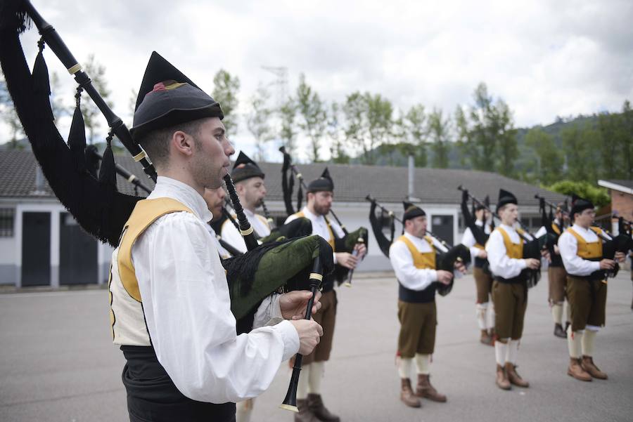 Representantes de todos los lugares reconocidos como Pueblo Ejemplar de Asturias se han dado cita en Bueño, galardonado en el año 2012, en el marco del encuentro que cada año promueve la Fundación Princesa de Asturias. Las palabras de la directora, Teresa Sanjurjo, y una ponencia sobre hórreos han abierto la jornada. 
