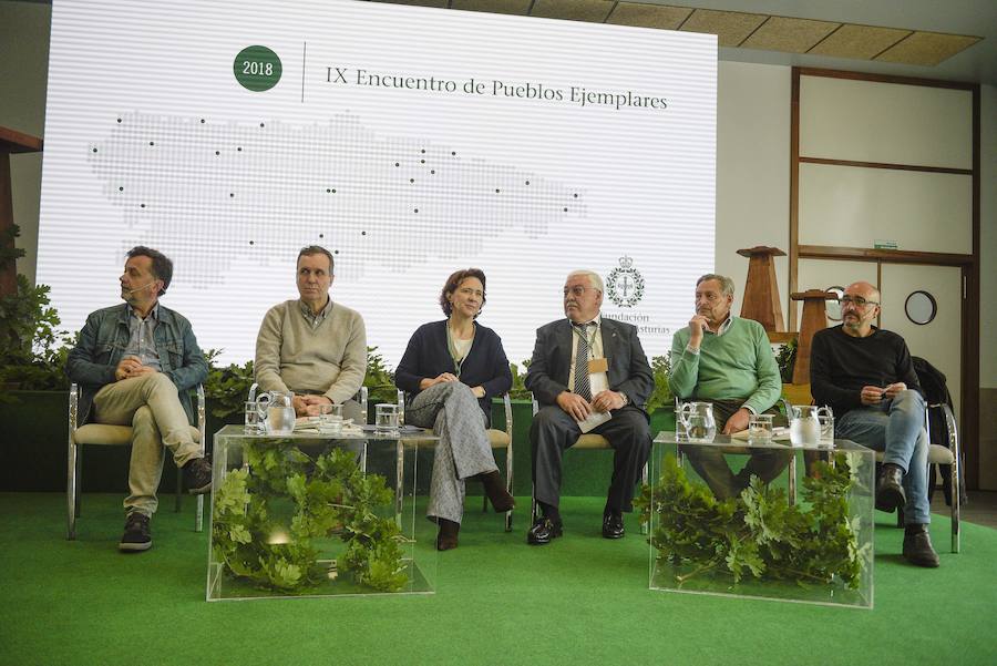 Representantes de todos los lugares reconocidos como Pueblo Ejemplar de Asturias se han dado cita en Bueño, galardonado en el año 2012, en el marco del encuentro que cada año promueve la Fundación Princesa de Asturias. Las palabras de la directora, Teresa Sanjurjo, y una ponencia sobre hórreos han abierto la jornada. 