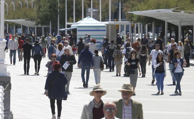 Ciudadanos y turistas, preocupados por el estado del «tesoro» de la ciudad