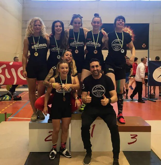 Las medallistas del Asturias Weightlifting. 