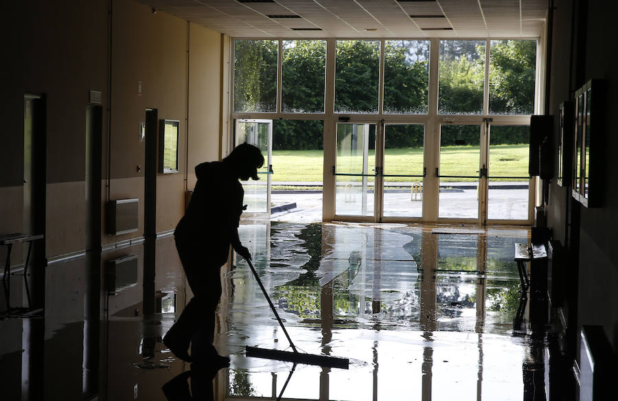 Han resultado afectados laboratorios, la cafetería y numerosas zonas comunes del centro de la Universidad de Oviedo