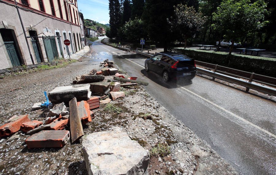 Fotos: Trubia hace balance de daños tras el argayo