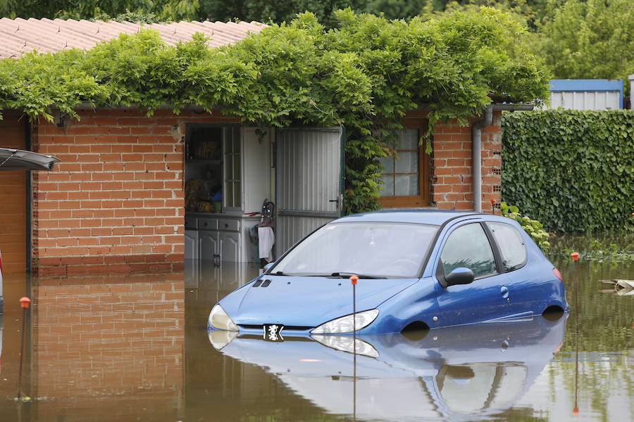 Numerosas zonas de la ciudad han registrado inundaciones e importantes daños tras las intensas lluvias registradas este fin de semana