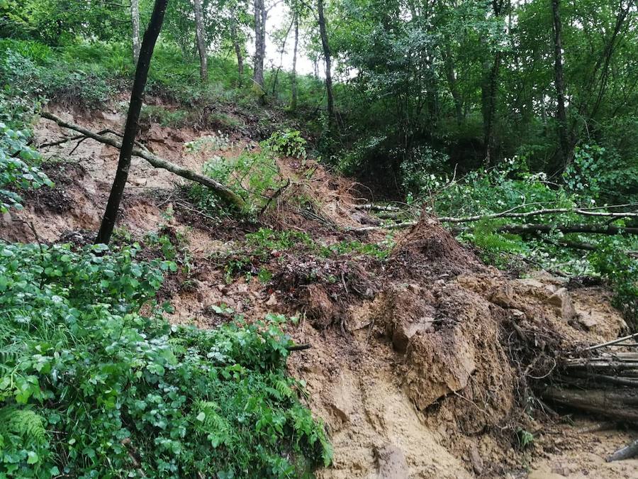 Las inundaciones anegaron varias calles del casco urbano y los comercios del centro de la localidad