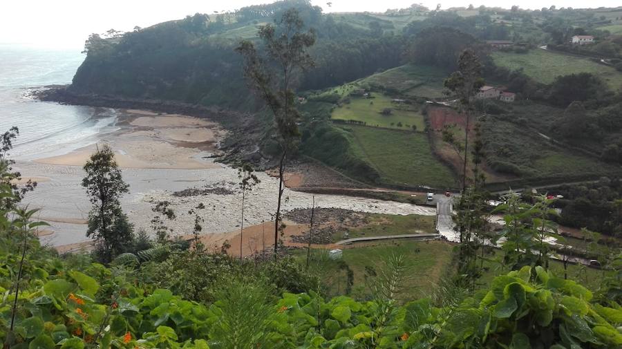 Las inundaciones anegaron varias calles del casco urbano y los comercios del centro de la localidad