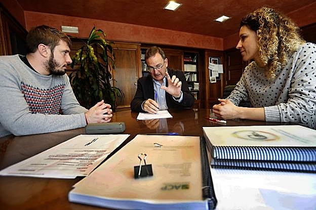 Adrián Arias, José Ramón Riera y Beatriz González. 